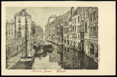 123242 Gezicht op de Oudegracht te Utrecht vanaf de Maartensbrug, uit het noorden; op de achtergrond de Gaardbrug en ...